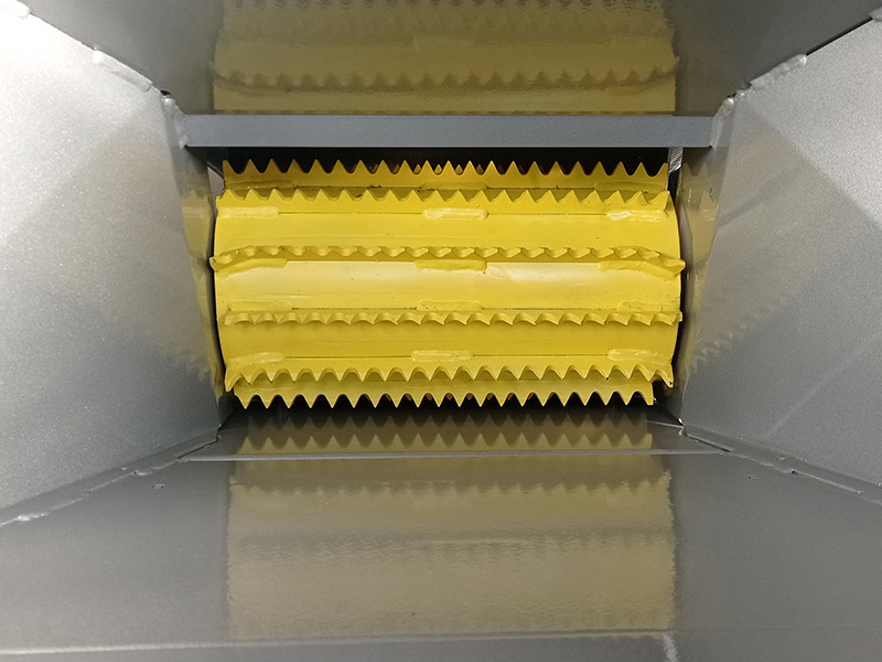 Toothed feed roller of the Titan Super wood chipper