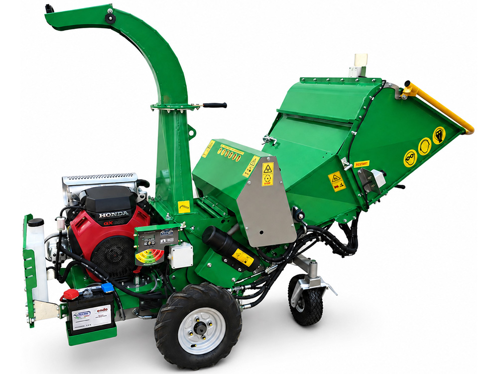 GL&D Titan Super Hydrostatic Wheeled professional drum wood chipper