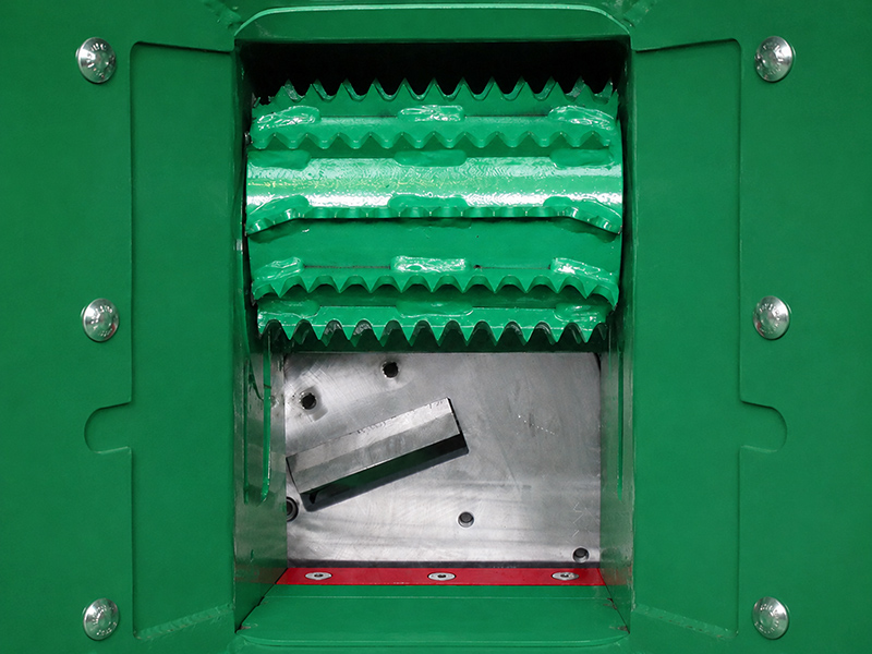 Toothed feed roller of the Hercules C125 wood chipper